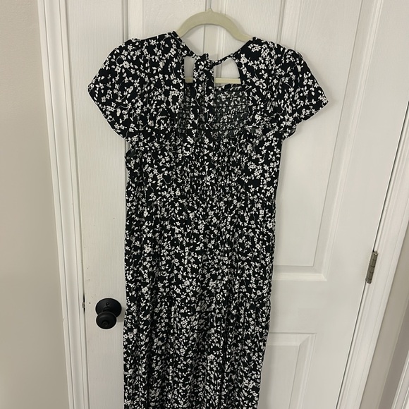Old Navy Fit & Flare Flutter-Sleeve Tiered Smocked Midi Dress for Women - Picture 7 of 9